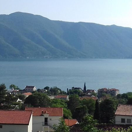 Sea View Hotel Risan Buitenkant foto