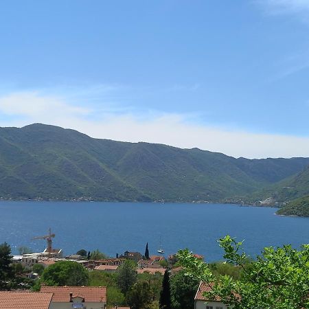 Sea View Hotel Risan Buitenkant foto