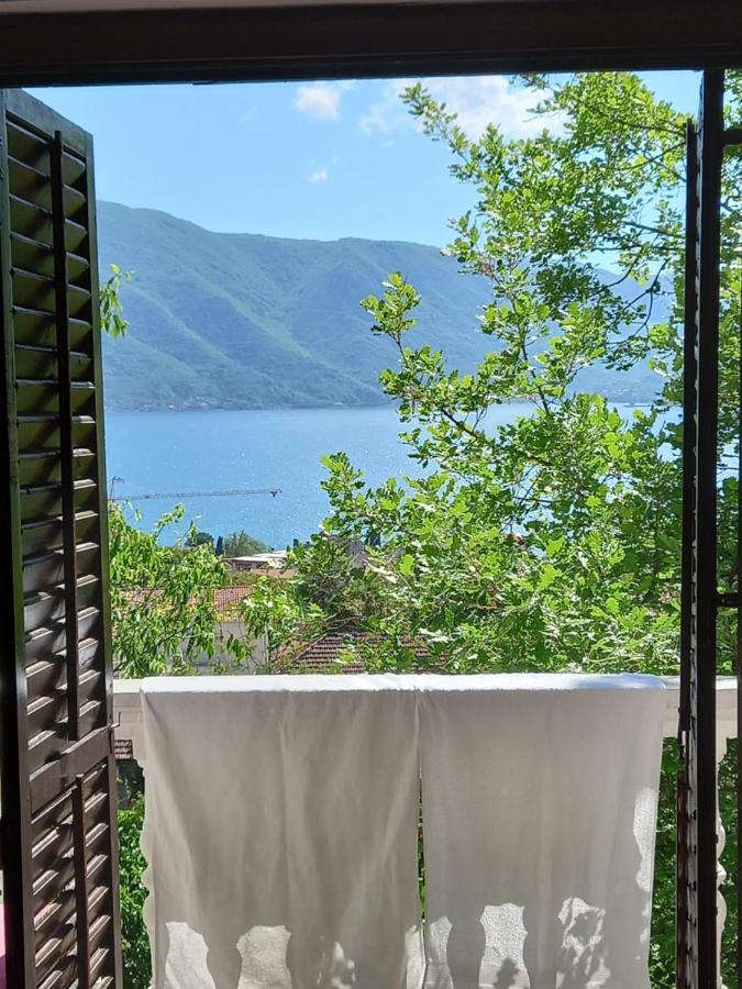 Sea View Hotel Risan Buitenkant foto