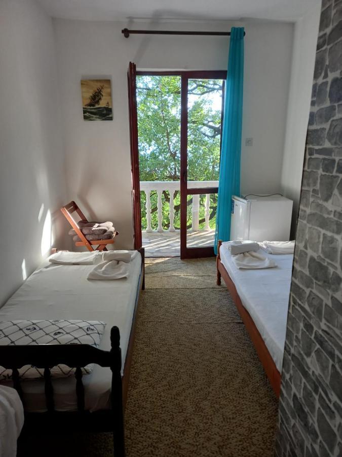 Sea View Hotel Risan Buitenkant foto