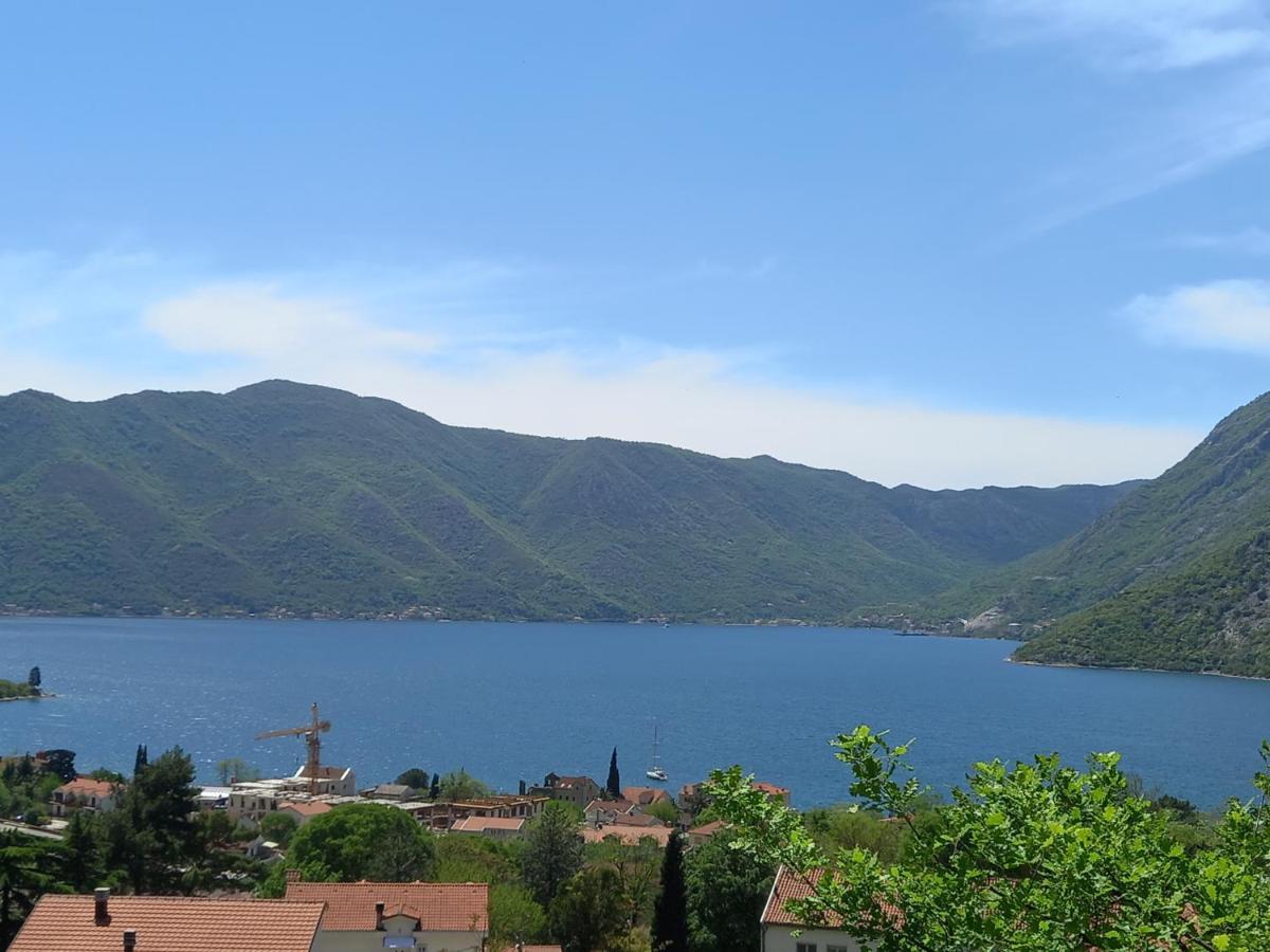 Sea View Hotel Risan Buitenkant foto